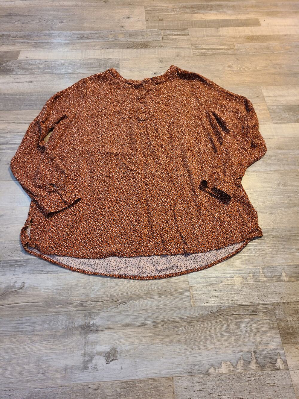 Amazon essentials xl women's leopard print blouse
